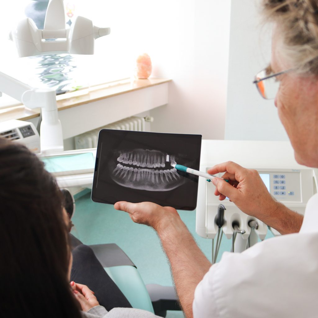 082024 Volker Röntenbild Behandlung Beratung